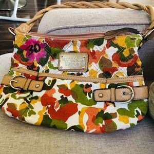 RELIC - BRAND COLECCTION PURSE.